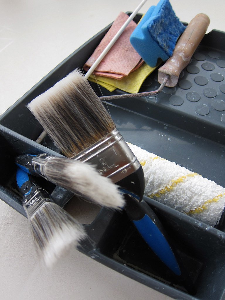 What is the best way to paint a room without brush marks?