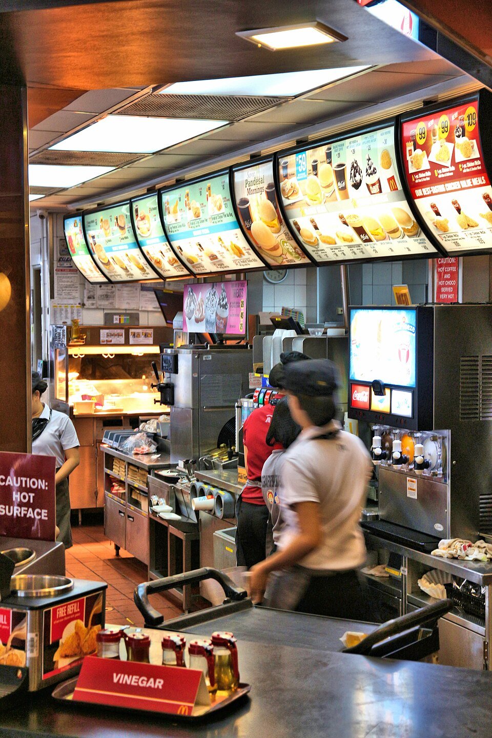 When should I tip appropriately in restaurants?